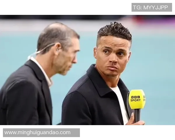 足球明星因不当行为被俱乐部开除引发热议与关注