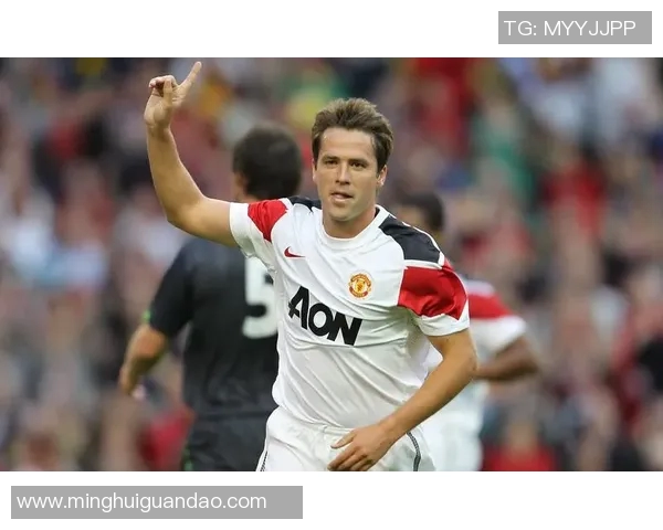 足球明星与他们心爱的宠物狗一起分享的温馨时刻与快乐生活